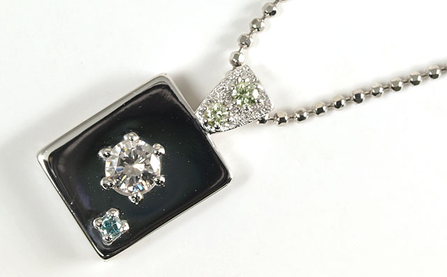 ダイヤモンドペンダントネックレス