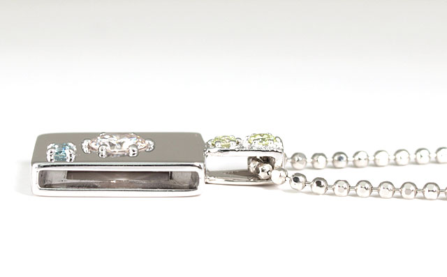 ダイヤモンドペンダントネックレス