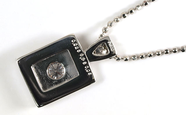 ダイヤモンドペンダントネックレス