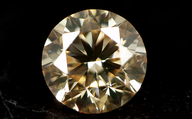 天然(ナチュラル)オレンジイエローダイヤモンド画像