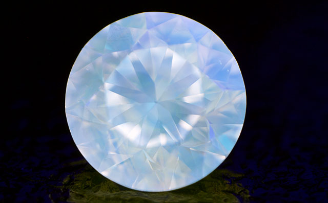 天然(ナチュラル)オレンジイエローダイヤモンド画像