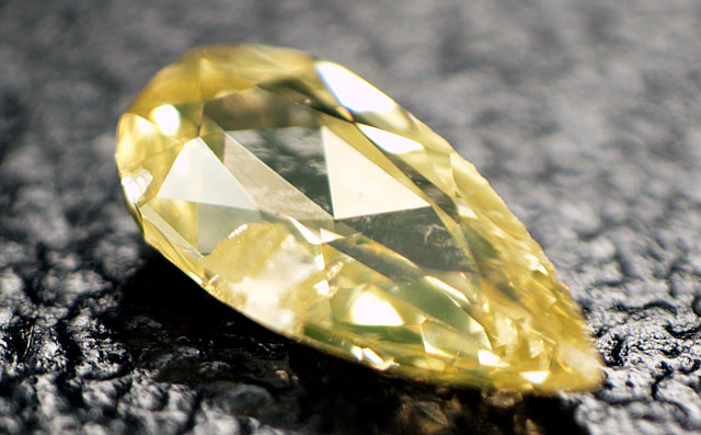 天然(ナチュラル)オレンジイエローダイヤモンド画像