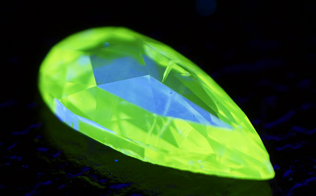 天然(ナチュラル)オレンジイエローダイヤモンド画像