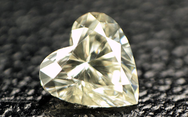 アンダーN イエローダイヤモンドルース(ハート・ブリリアント・カット)画像