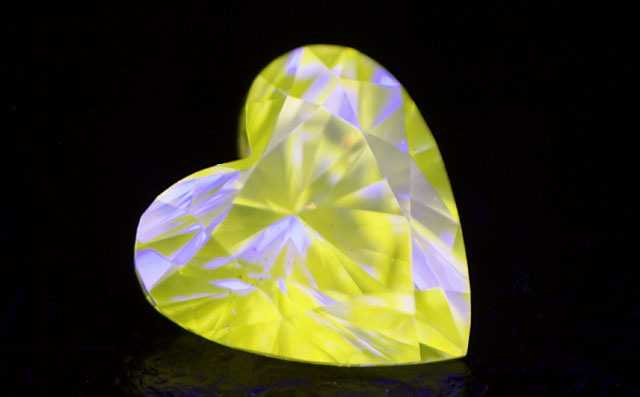 アンダーN イエローダイヤモンドルース(ハート・ブリリアント・カット)画像