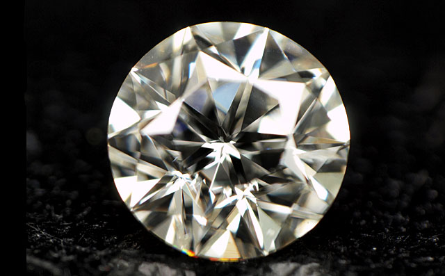 57面体カット 】【 ダイヤの中に星(五芒星)が見えます 】 天然