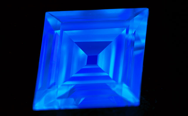 天然ダイヤモンド ルース(裸石) 0.372ct, Eカラー, VS-1, ロンボイド 