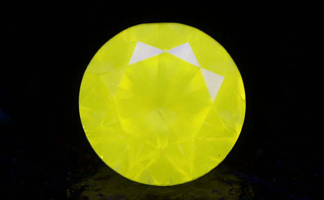 天然カメレオンダイヤモンド画像