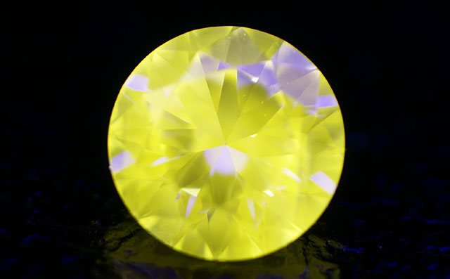 天然カメレオンダイヤモンド画像