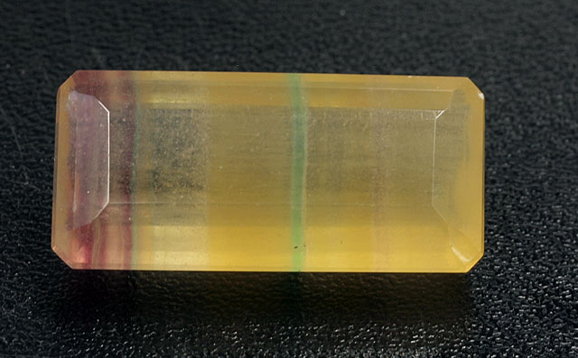 スリーカラー・フルオーライト ルース(裸石) 17.38ct ( パーティ