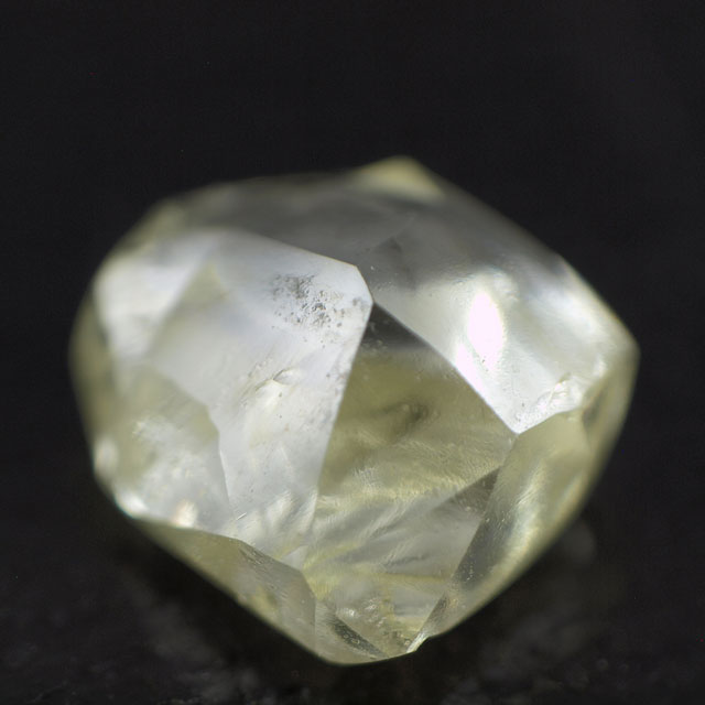 謎石蛍光ルース  2ct±