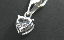 ハート・シェイプ・ダイヤモンド　Pt900ペンダントトップ