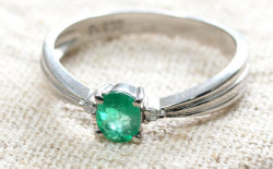Pt900 エメラルド リング