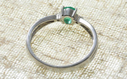Pt900 エメラルド リング