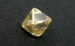 ダイヤモンド原石