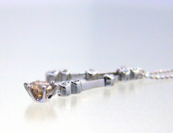 ブラウンダイヤモンド　K18WG　ペンダントネックレス