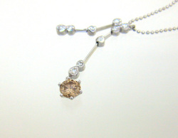ブラウンダイヤモンド　K18WG　ペンダントネックレス