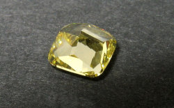 天然(ナチュラル)ファンシーインテンスイエローダイヤモンド ルース画像