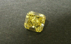 天然(ナチュラル)ファンシーインテンスイエローダイヤモンド ルース画像