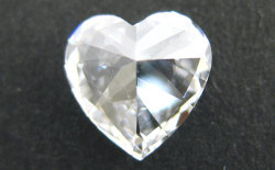 ハートシェイプカットDカラーダイヤモンド画像