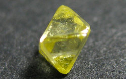 ダイヤモンド原石ラフ