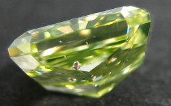 天然ガーネット結晶入りイエロー(グリーン)ダイヤモンド画像