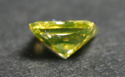 ファンシーインテンスイエローダイヤモンド ルース画像