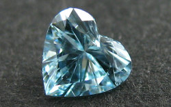 ハートシェイプカットブルーダイヤモンド(トリートメント)ルース画像