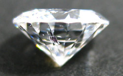 ガーネット結晶入りダイヤモンド画像