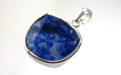 ソーダライトペンダント画像