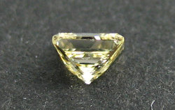 ナチュラルイエローダイヤモンド natural fancy light yellow diamond画像