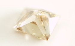 プリンセスカット・イエローダイヤモンド ルース(裸石)画像