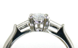 ブルーダイヤ婚約指輪