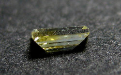 ナチュラルファンシーバイカラーダイヤモンド画像