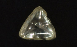 マクル・ダイヤモンド原石ルース画像