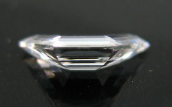 トラペーズ(台形)ステップカットダイヤモンド画像