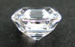 天然（ナチュラル）アッシャーカット(スクエア・エメラルド・カット)ダイヤモンド ルース画像