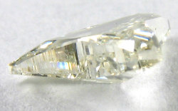 ファンシーカットダイヤモンド, 中央宝石研究所画像