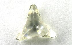 ファンシーカットダイヤモンド, 中央宝石研究所画像