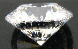 114面カット(ラウンド・モディファイド・ブリリアント・カット)ダイヤモンド画像