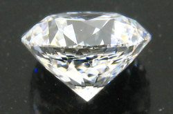 144面カット(ラウンド・モディファイド・ブリリアント・カット)ダイヤモンド画像