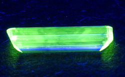 蛍光性ダイヤモンド画像