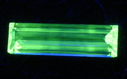 蛍光性ダイヤモンド画像