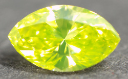 蛍光性ダイヤモンド画像