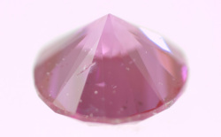 蛍光性ダイヤモンド画像