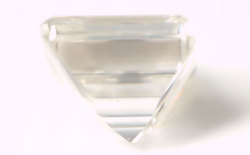 蛍光性ダイヤモンド画像