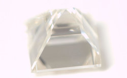 蛍光性ダイヤモンド画像