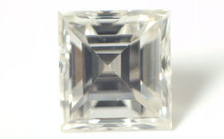 蛍光性ダイヤモンド画像