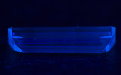 蛍光性ダイヤモンド画像