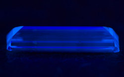 蛍光性ダイヤモンド画像